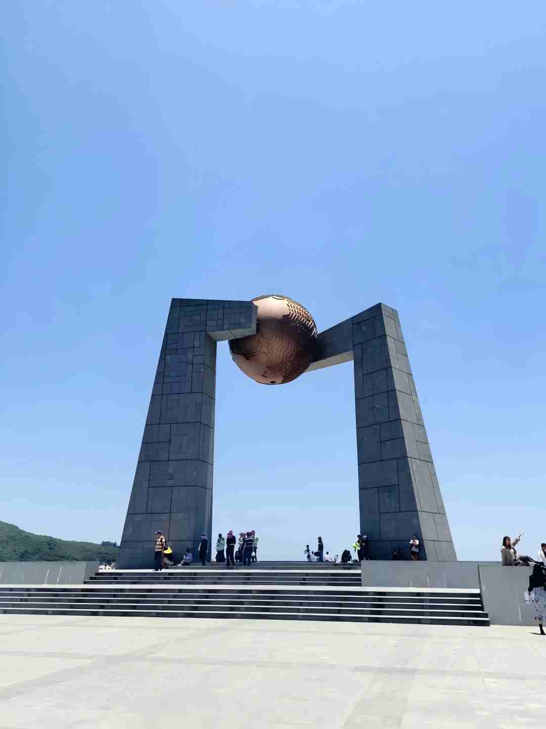 北回归线标志塔--自然之门